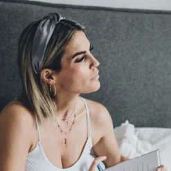 AILORIA Set Hairband und Scrunchie S DELICAT & DOUX grau