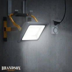 LED Baustrahler für Innen- und Außenbereich 30W / 2500 Lumen / IP65 (wasserfest) ^ Brandson
