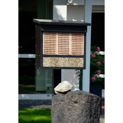 Dobar Profi-Insektenhotel, inkl. Pfahlständer und 3 Lärche-Nistblöcken Sale
