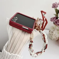 Wigento Für Samsung Galaxy Z Flip7 5G Blumen Hülle Halstuch und Perlenkette Sale