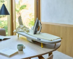 Pocket Max Tischbügelbrett, 110cm Bügelfläche, Faltbares Mini-Bügelbrett mit Aufhängehaken ^ Joseph Joseph Online
