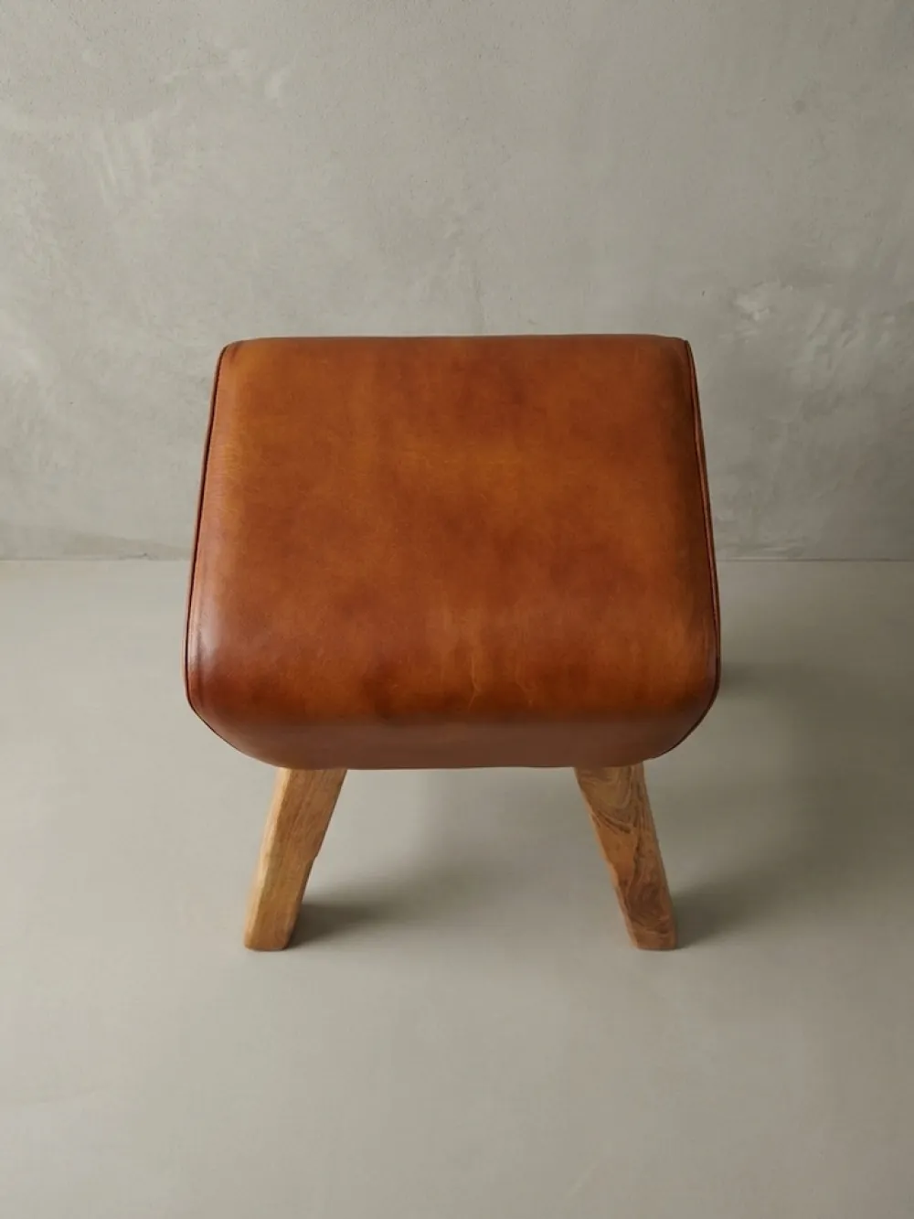 Sportlicher Turnbock-Barhocker, Ziegenleder und Mango Massivholz, 43x75x43 cm, dunkelbraun. ^ KADIMA DESIGN Sale