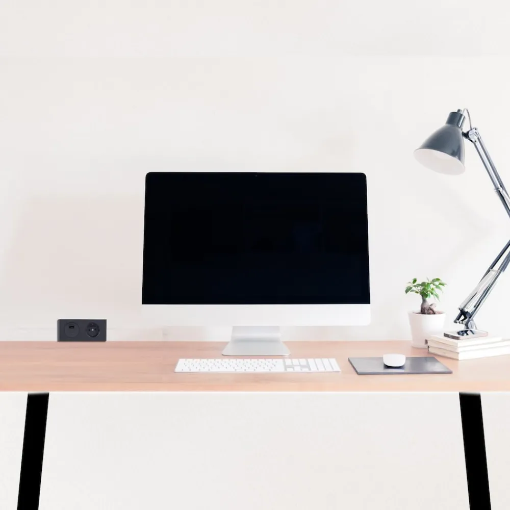 kalb | 2-fach Steckdosenleiste zur Montage, 1x 230V und 2x USB Steckdosen, 140x46x62.5 mm, Anschlusskabel mit Stecker, schwarz ^ kalb Material für Möbel Outlet