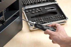 Power Bit-Box 92-tlg 'inkl. Bits, Bithalter mit Dauermagnet, langer Bithalter Sechskant-Schaft und Ratschen-Handgriff in stabilem Metallkoffer ^ KWB New