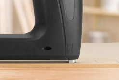 Elektrotacker Nagler 8200 AA, Klammergerät mit 400 Klammern + 100 Nägel ^ Skil Best