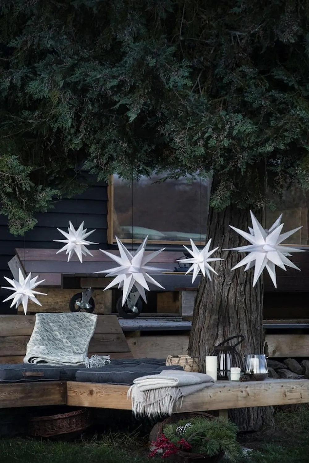 Weihnachtsstern LED Dekostern 25cm Weiss für AUSSEN Kabel mit Trafo 3D Stern 18 Zackig Leuchtstern Weihnachtslicht Winterbeleuchtung 3D Stern Weihnachtslicht Xmas Lights ^ Novaliv
