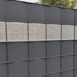 zaun|zu® Sichtschutzstreifen Premium Gelocht Diamant-Muster für Doppelstabmatten Weiß 2,55 m Bordeauxrot Clearance