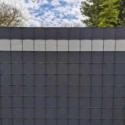 zaun|zu® Sichtschutzstreifen Premium Gelocht Diamant-Muster für Doppelstabmatten Weiß 2,55 m Bordeauxrot Clearance